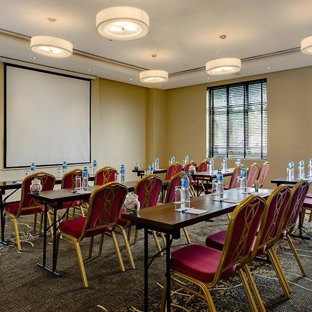 Protea Hotel By Marriott Ikeja Select Lagos Extérieur photo