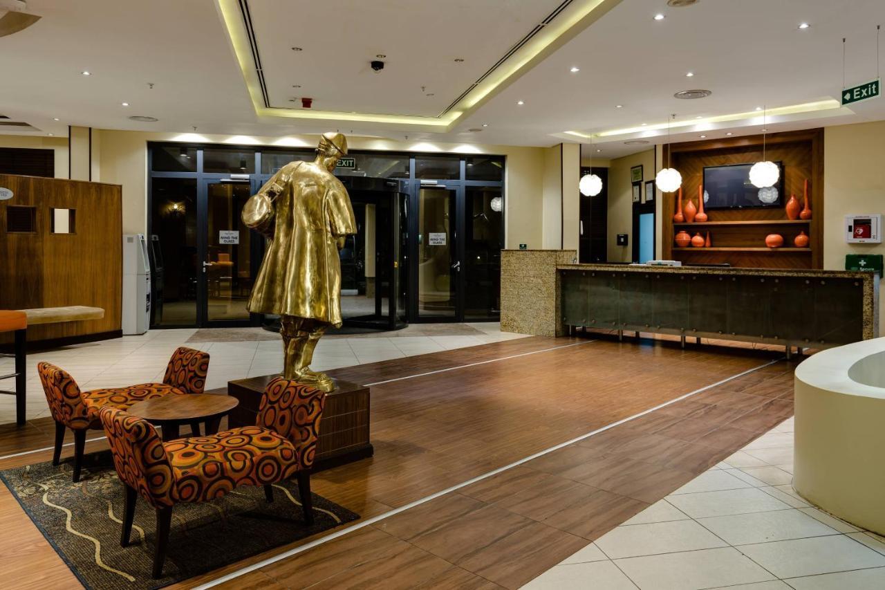 Protea Hotel By Marriott Ikeja Select Lagos Extérieur photo