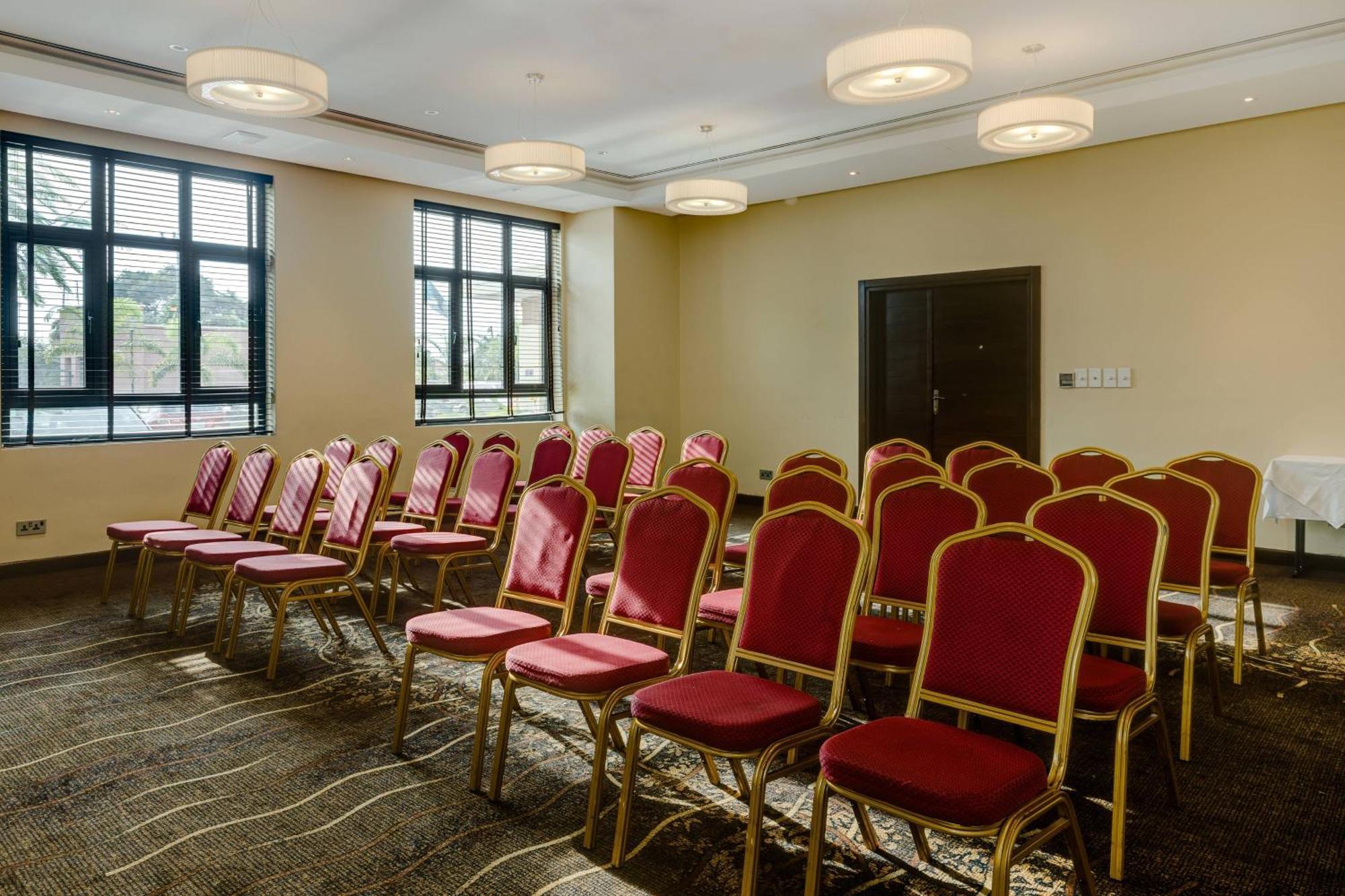Protea Hotel By Marriott Ikeja Select Lagos Extérieur photo