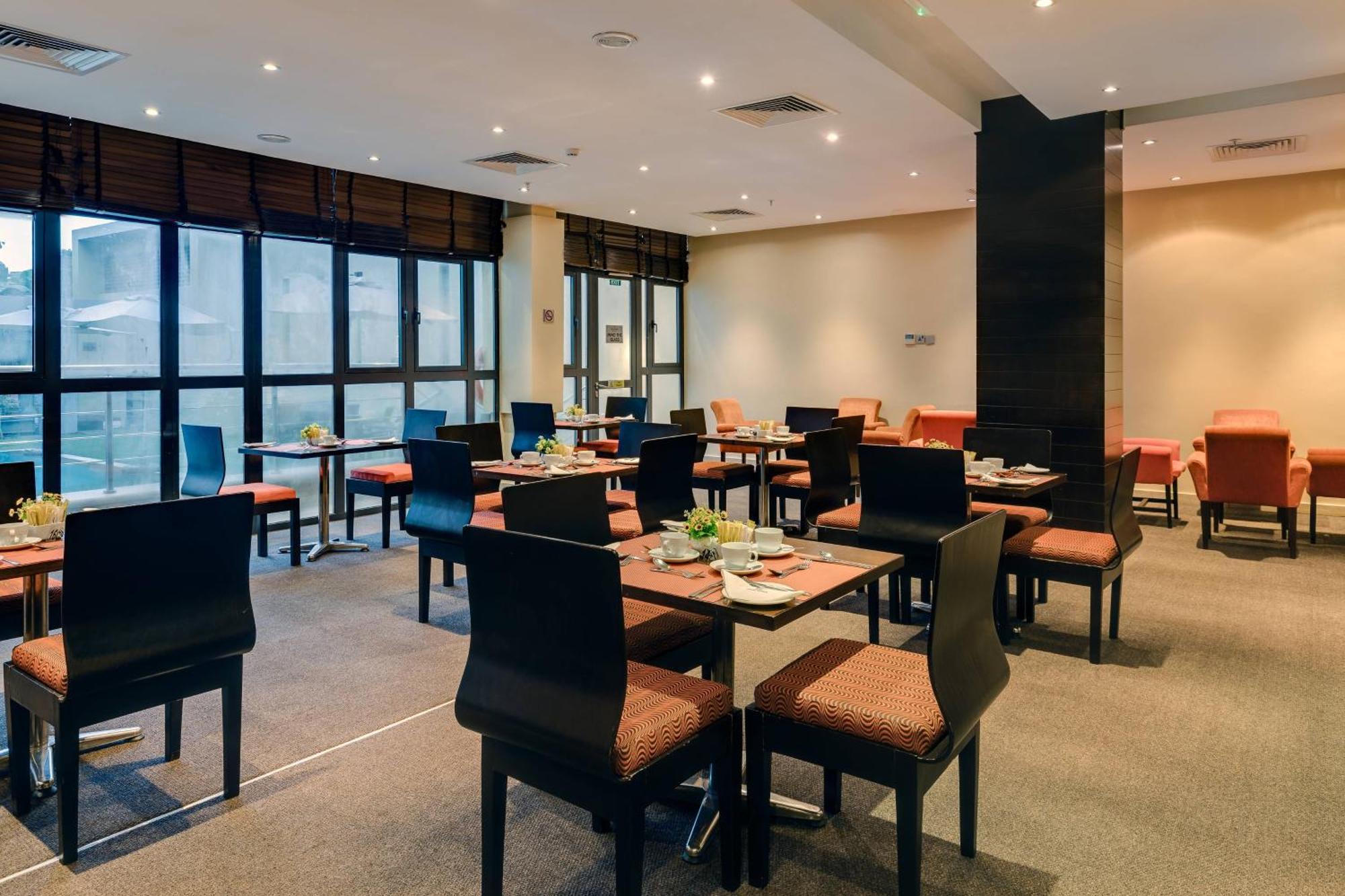 Protea Hotel By Marriott Ikeja Select Lagos Extérieur photo