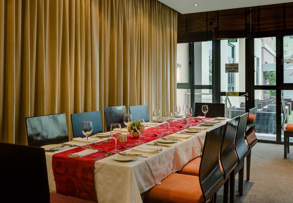 Protea Hotel By Marriott Ikeja Select Lagos Extérieur photo
