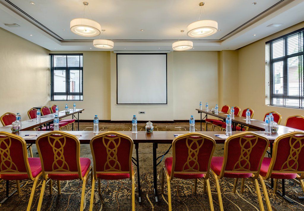Protea Hotel By Marriott Ikeja Select Lagos Extérieur photo
