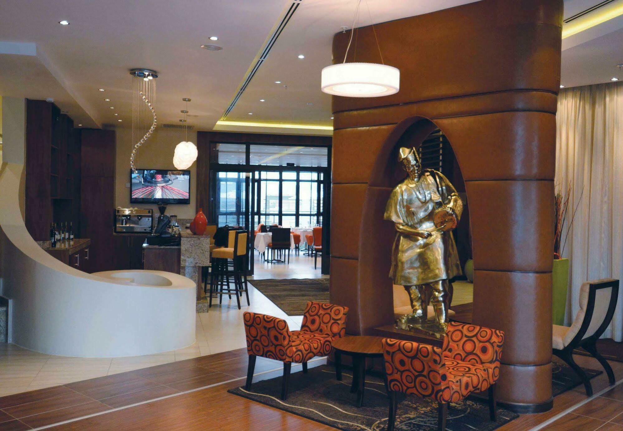 Protea Hotel By Marriott Ikeja Select Lagos Extérieur photo