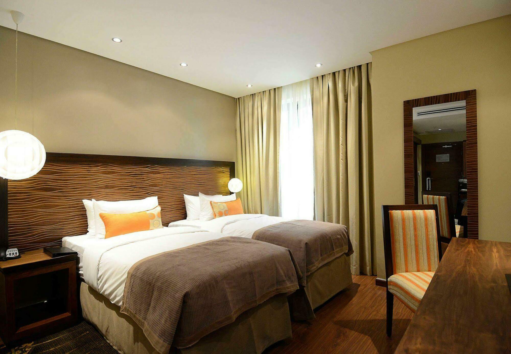 Protea Hotel By Marriott Ikeja Select Lagos Extérieur photo